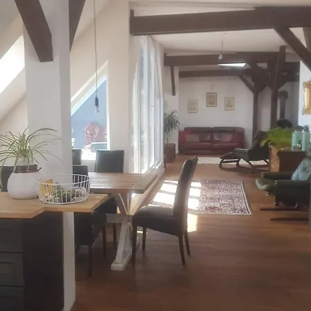 Helle Dachgeschosswohnung für 8 Personen in zentraler Lage Berlin Exterior foto