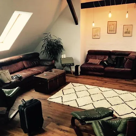 Helle Dachgeschosswohnung für 8 Personen in zentraler Lage Berlin Exterior foto