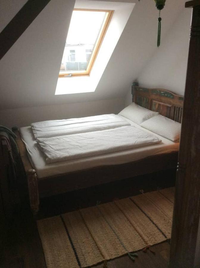 Helle Dachgeschosswohnung Fuer 8 Personen In Zentraler Lage Берлин