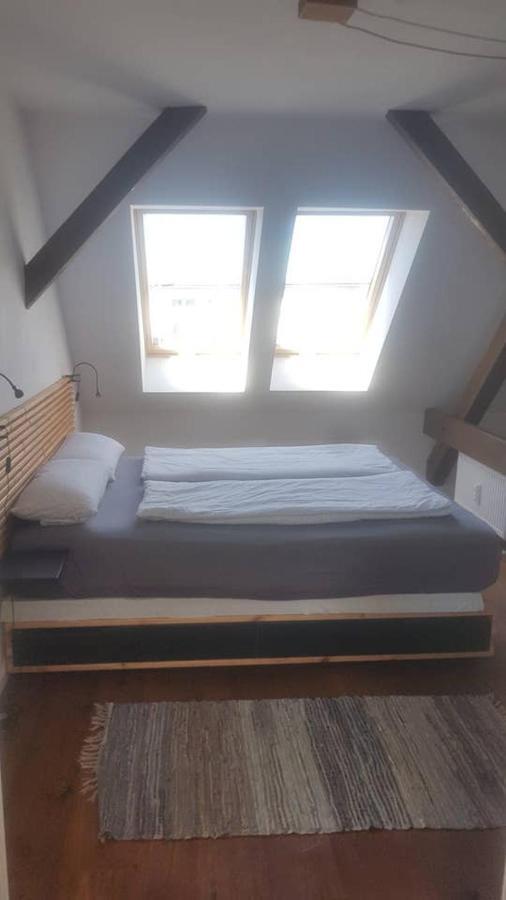 Helle Dachgeschosswohnung Für 8 Personen In Zentraler Lage * Berlin