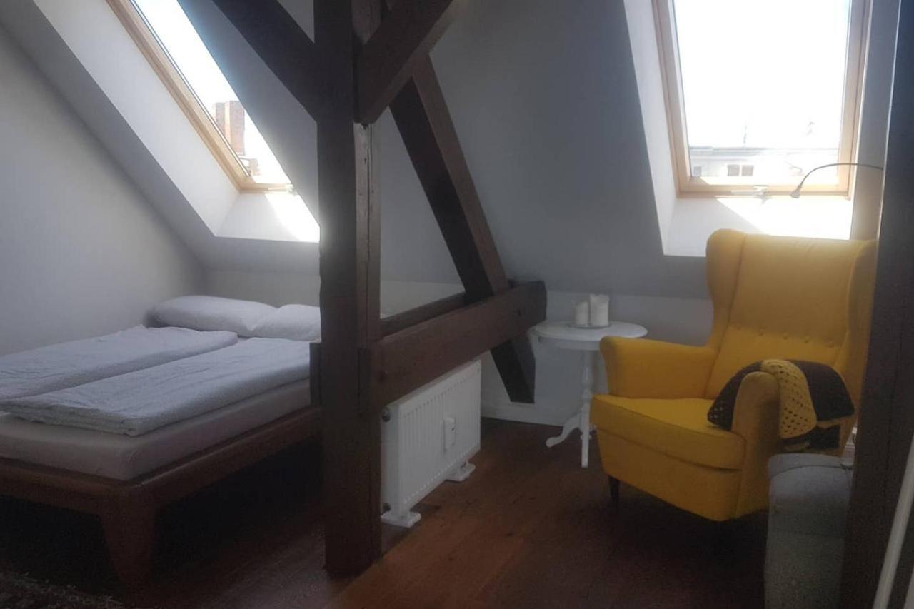 Helle Dachgeschosswohnung Für 8 Personen In Zentraler Lage Apartment *