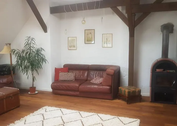 Helle Dachgeschosswohnung für 8 Personen in zentraler Lage